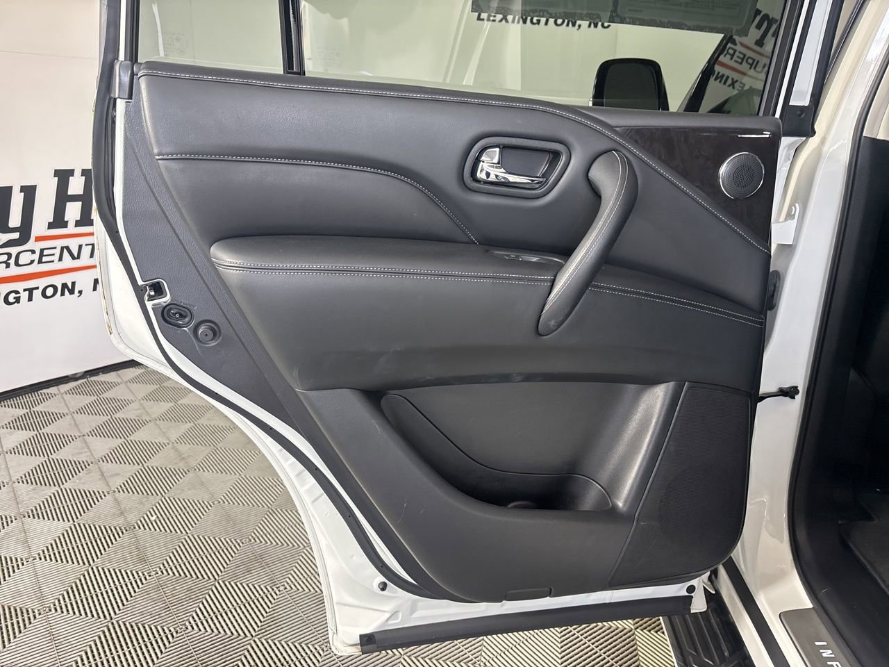 Used 2023 INFINITI QX80 Luxe w/ Cargo Package AWD/4WD image 22
