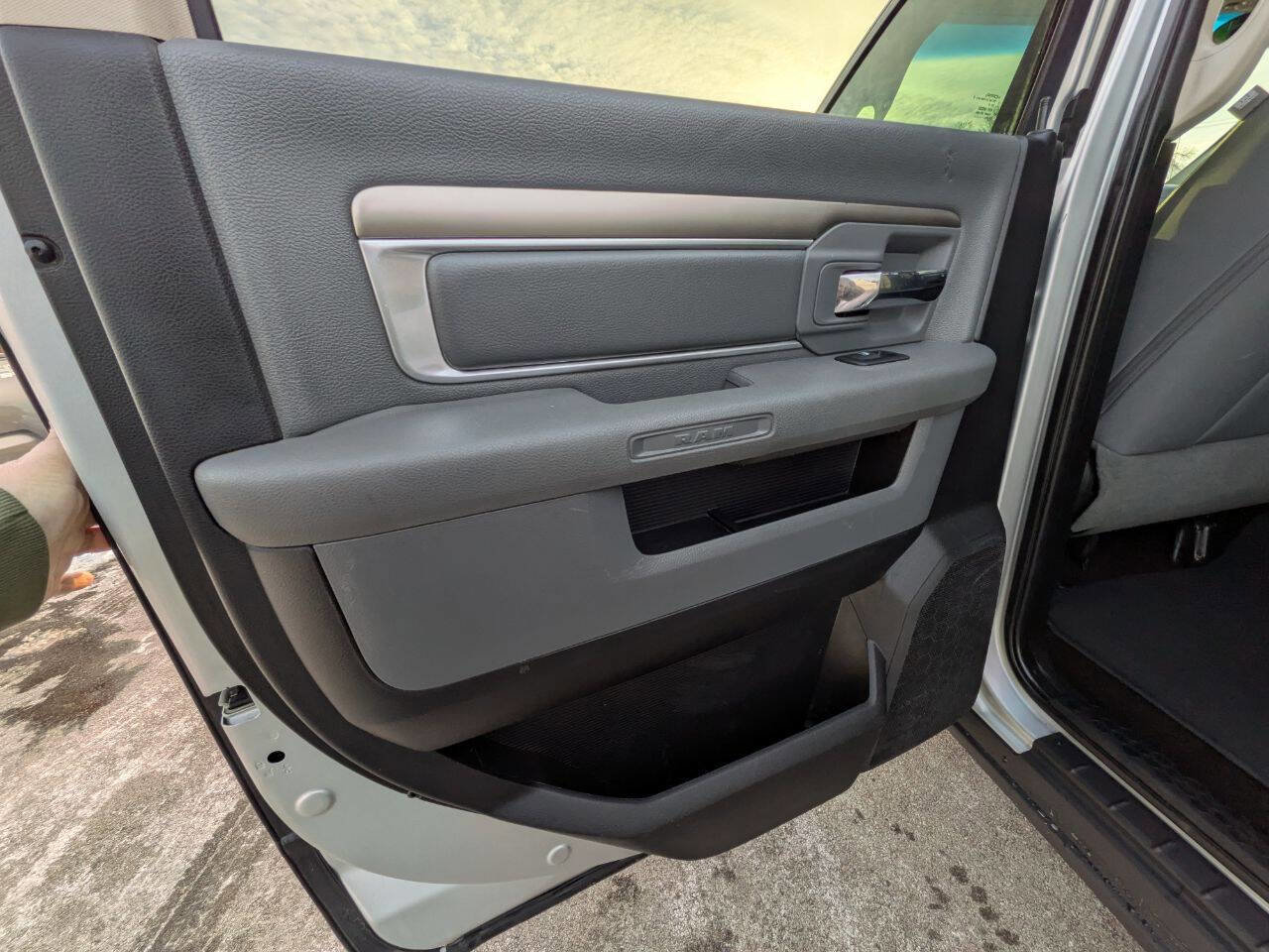 Used 2016 RAM 2500 SLT image 21
