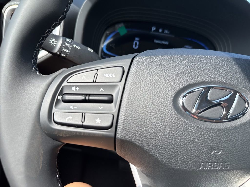 New 2025 Hyundai Venue SEL image 30