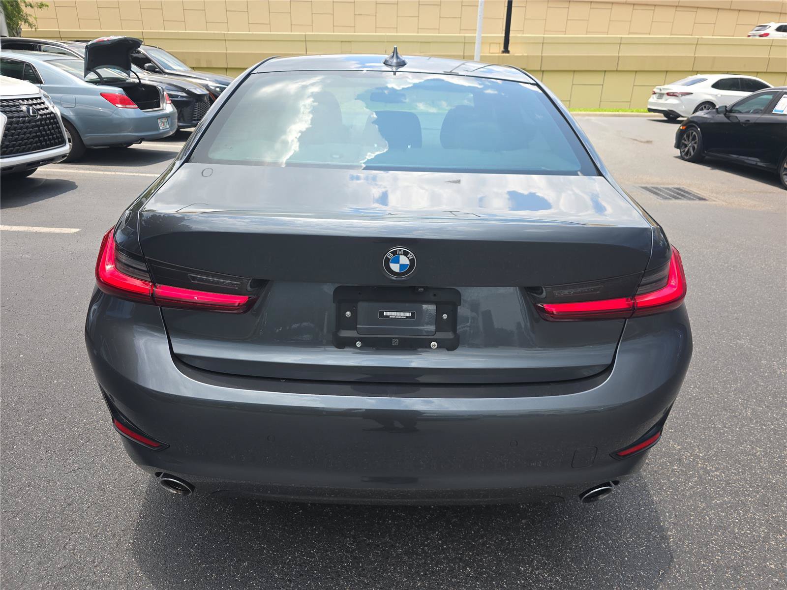 Used 2022 BMW 330i Sedan w/ Driving Assistance Package RWD image 4