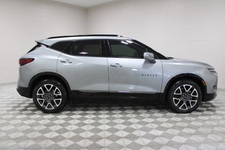 Used 2023 Chevrolet Blazer RS w/ Driver Confidence II Package AWD/4WD image 13