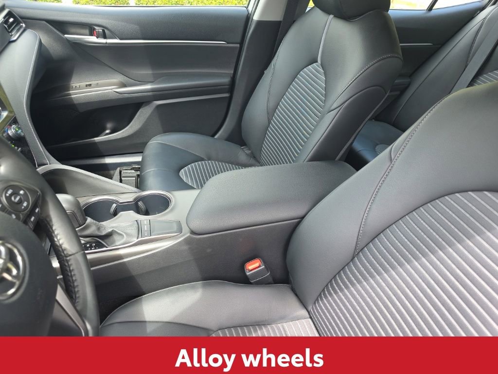 Used 2024 Toyota Camry SE image 14