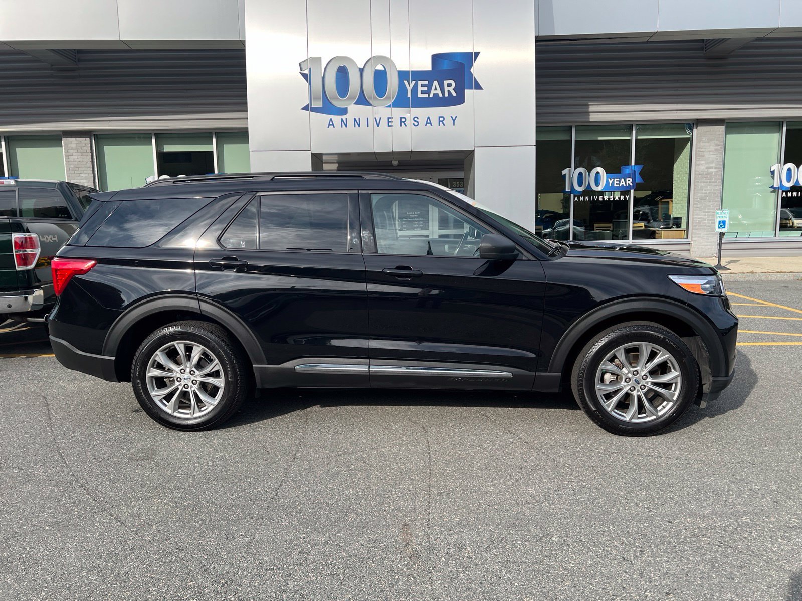Certified 2024 Ford Explorer XLT w/ Equipment Group 202A AWD/4WD image 7