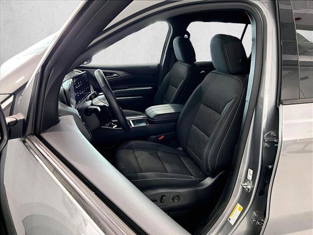 Used 2024 Chevrolet Traverse LT FWD image 27