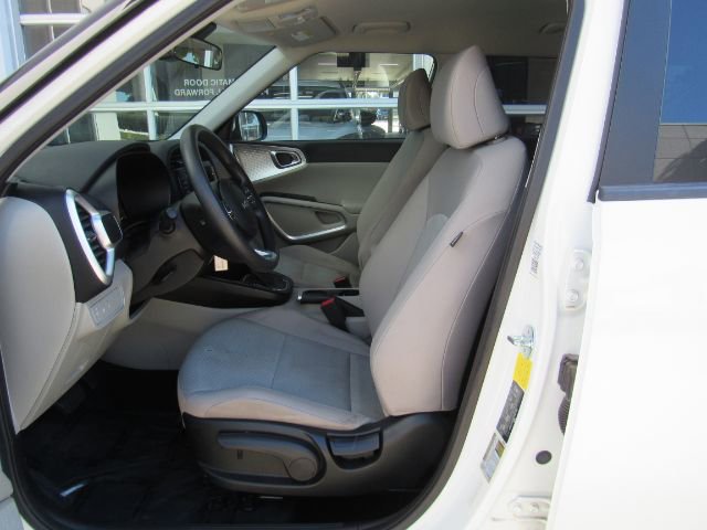 Used 2023 Kia Soul LX w/ LX Technology Package image 12
