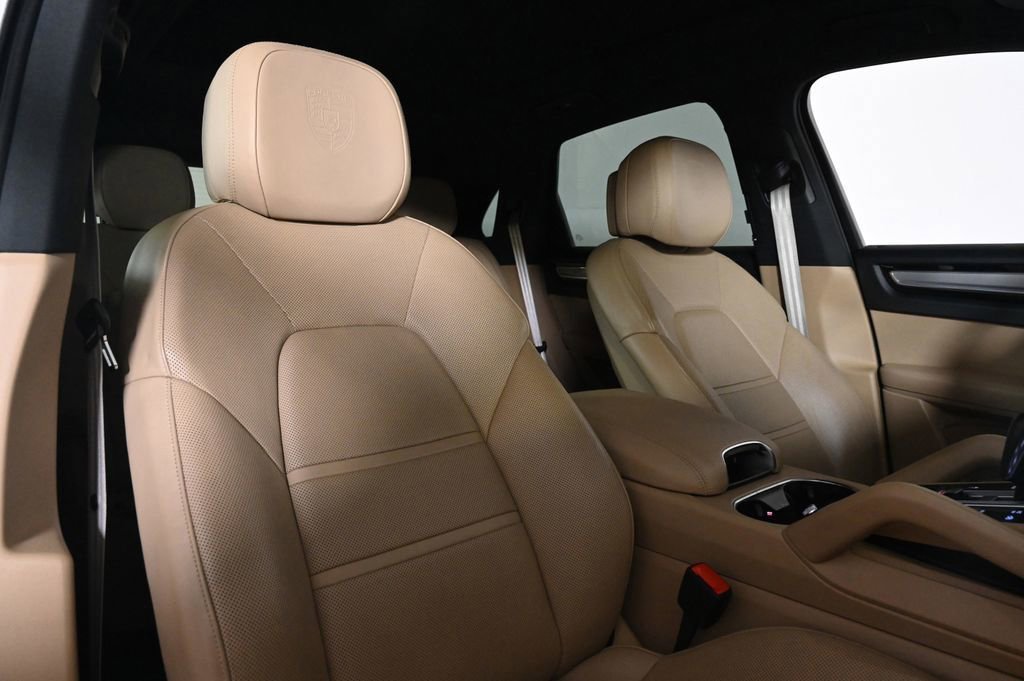 Certified 2023 Porsche Cayenne Platinum Edition AWD/4WD image 18
