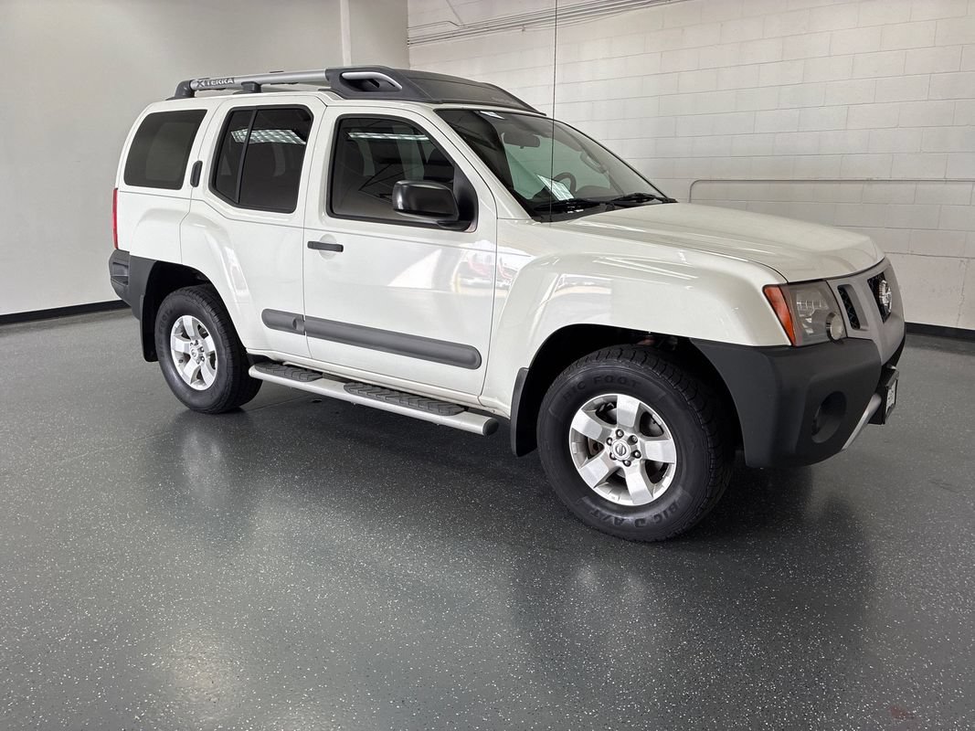 Used 2013 Nissan Xterra 4WD image 2