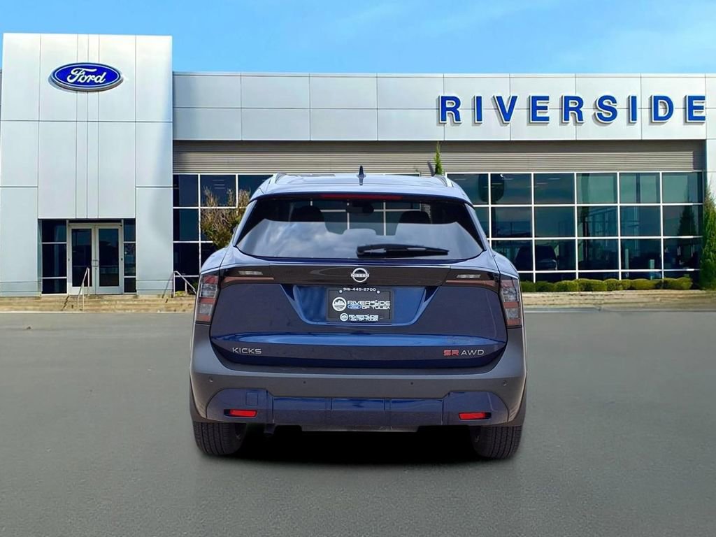Used 2025 Nissan Kicks SR image 6