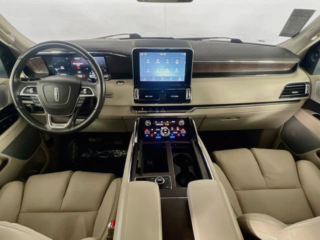 Used 2021 Lincoln Navigator Reserve w/ Luxury Package RWD image 28
