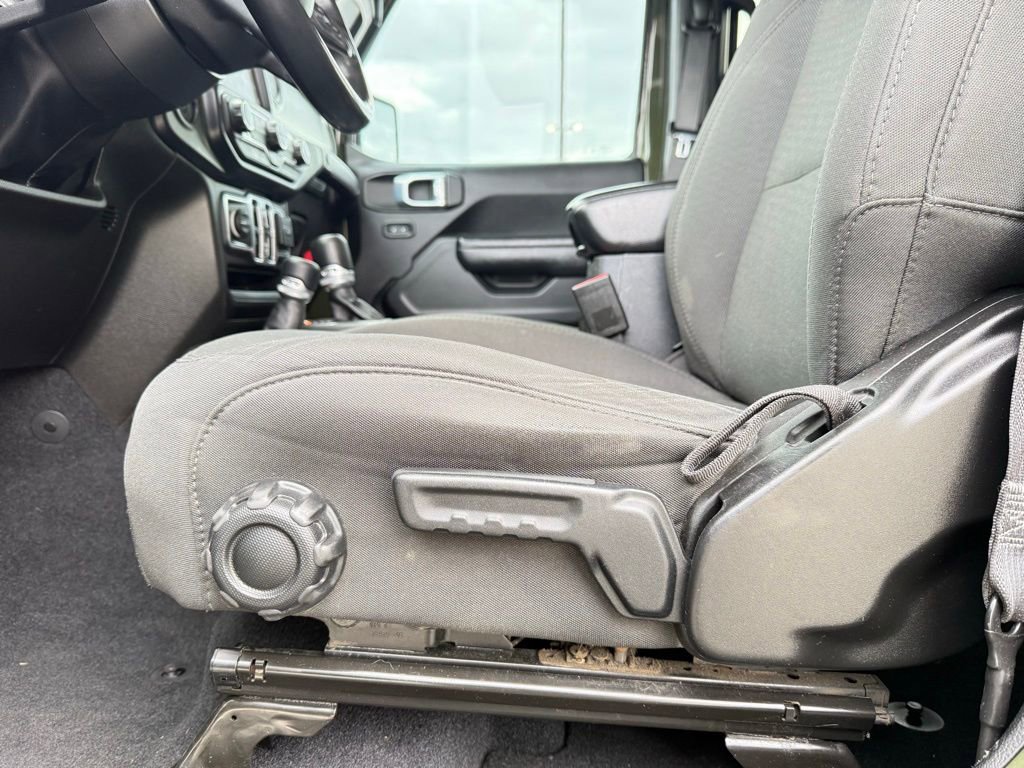 Used 2022 Jeep Gladiator Sport image 10