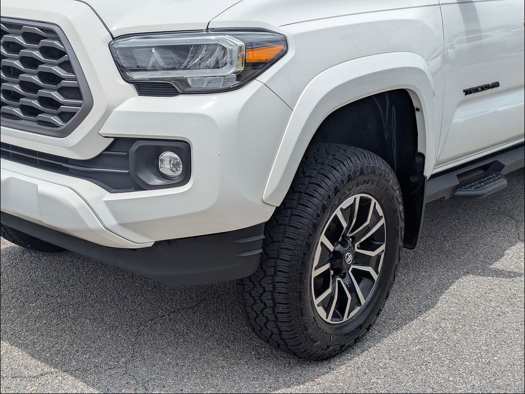 Used 2022 Toyota Tacoma TRD Sport w/ TRD Premium Sport Package AWD/4WD image 9