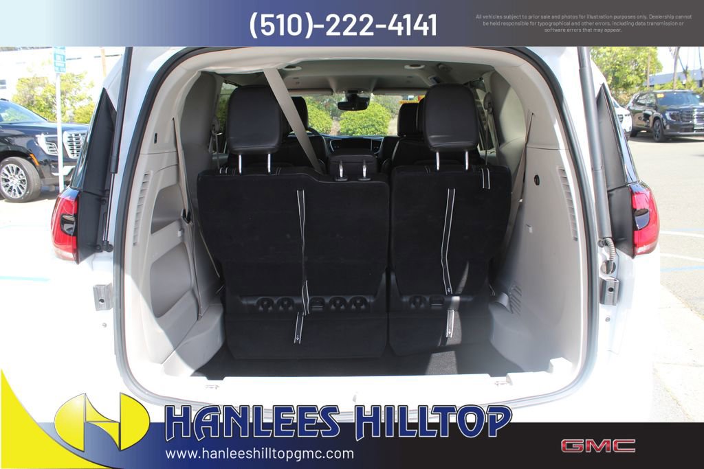 Used 2024 Chrysler Pacifica Touring-L FWD image 10