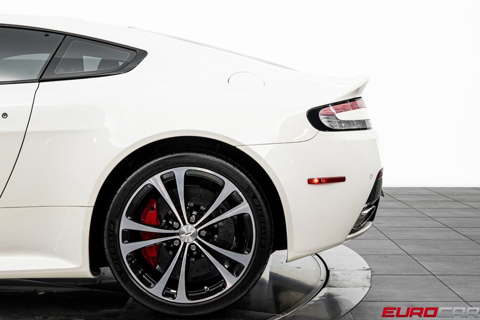 Used 2017 Aston Martin V12 Vantage S image 17