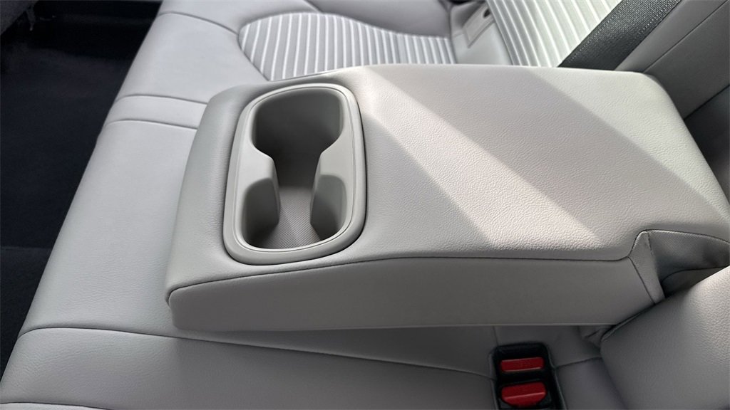 Used 2020 Toyota Camry SE image 39