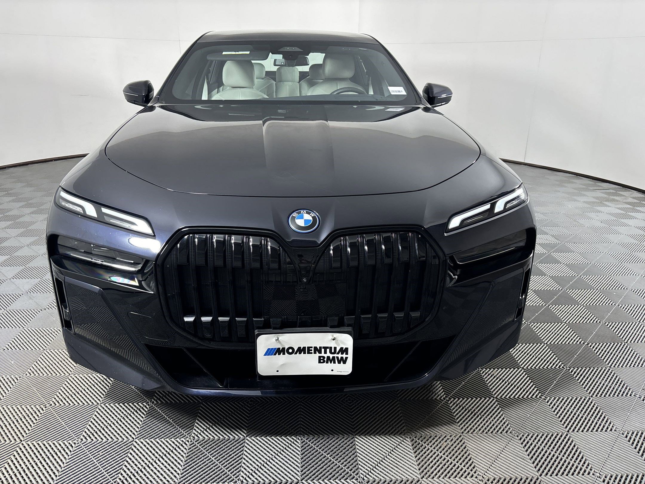 Certified 2024 BMW i7 xDrive60 w/ Premium Package image 6