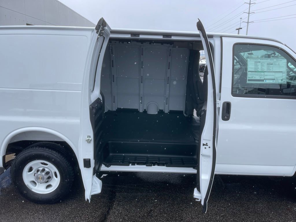 New 2025 Chevrolet Express 2500 w/ Driver Convenience Package image 20