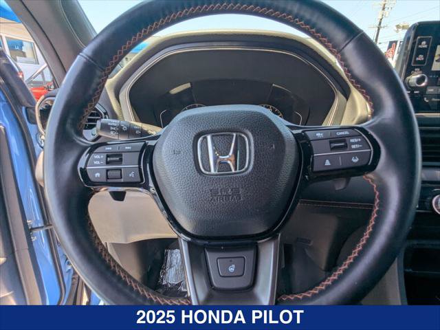 Used 2025 Honda Pilot TrailSport image 13