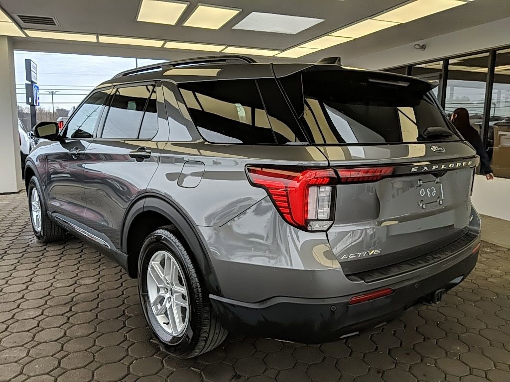 Certified 2025 Ford Explorer Active AWD/4WD image 9