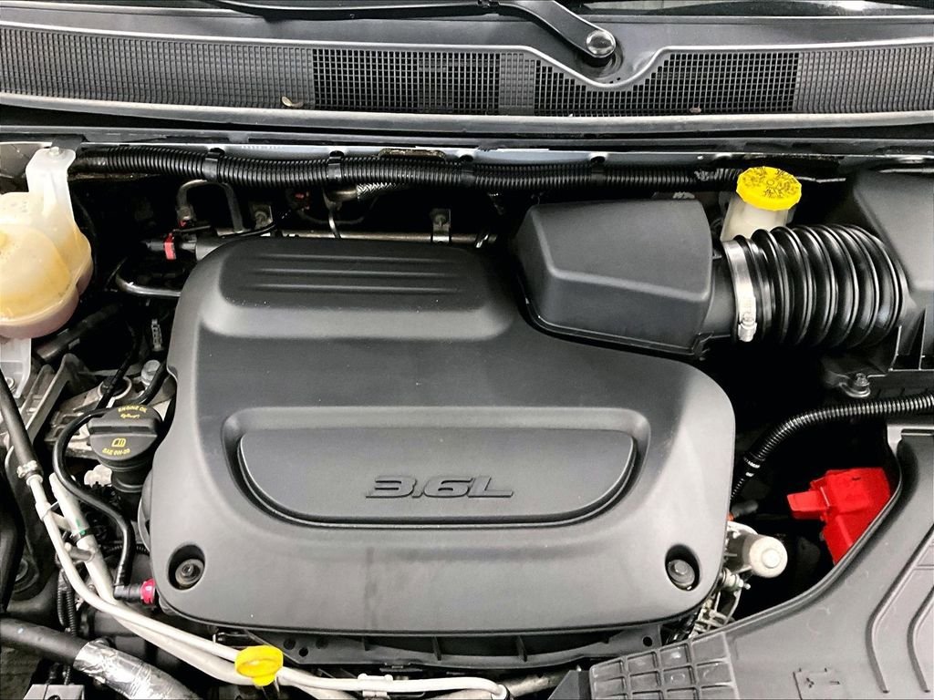 Used 2023 Chrysler Pacifica Touring-L FWD image 33