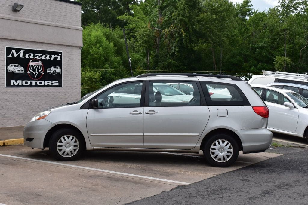 Used 2010 Toyota Sienna CE FWD image 3