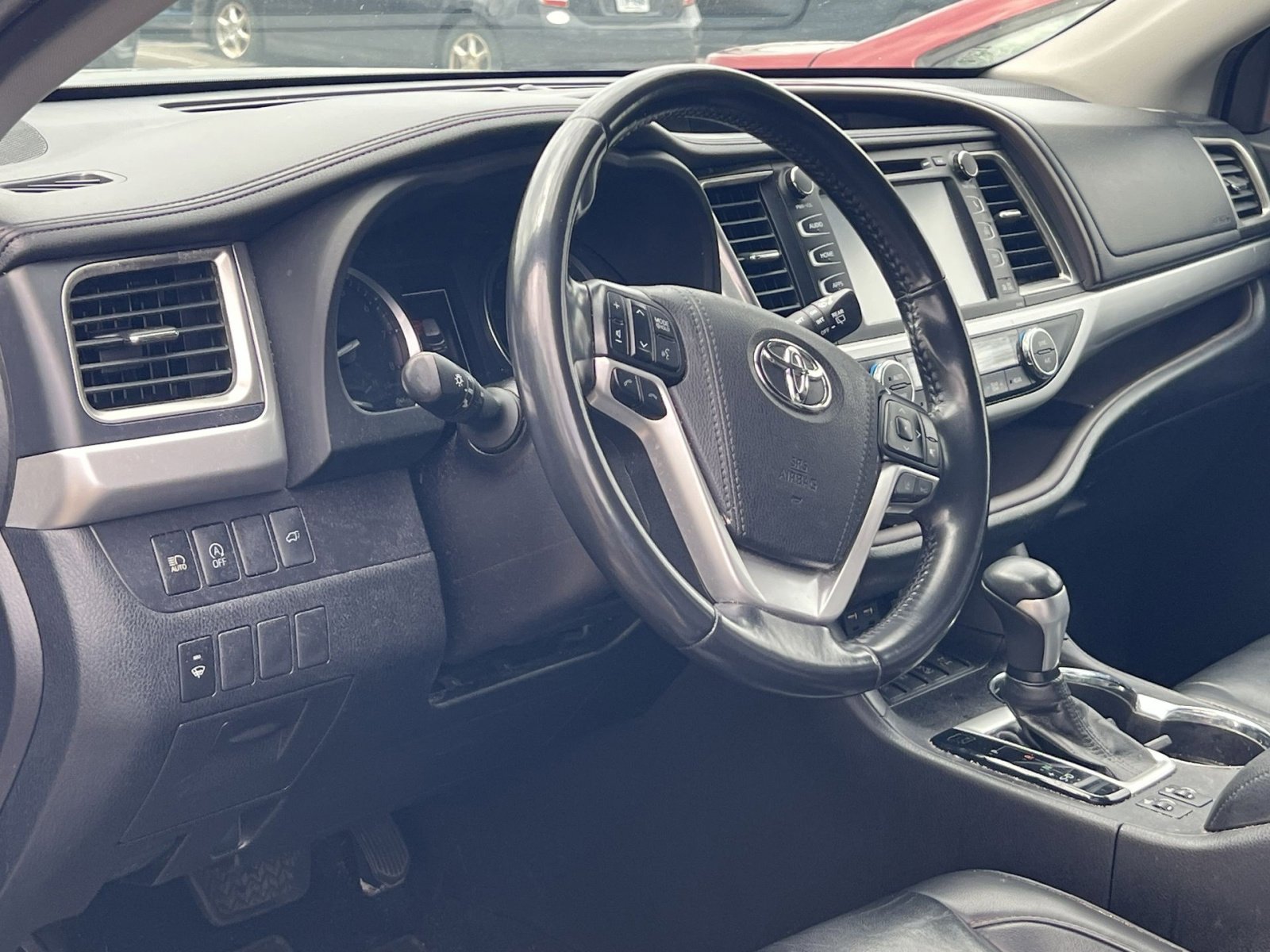 Used 2019 Toyota Highlander XLE image 12