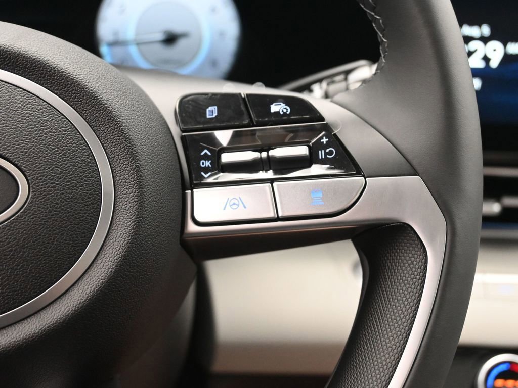 New 2025 Hyundai Elantra Limited image 13