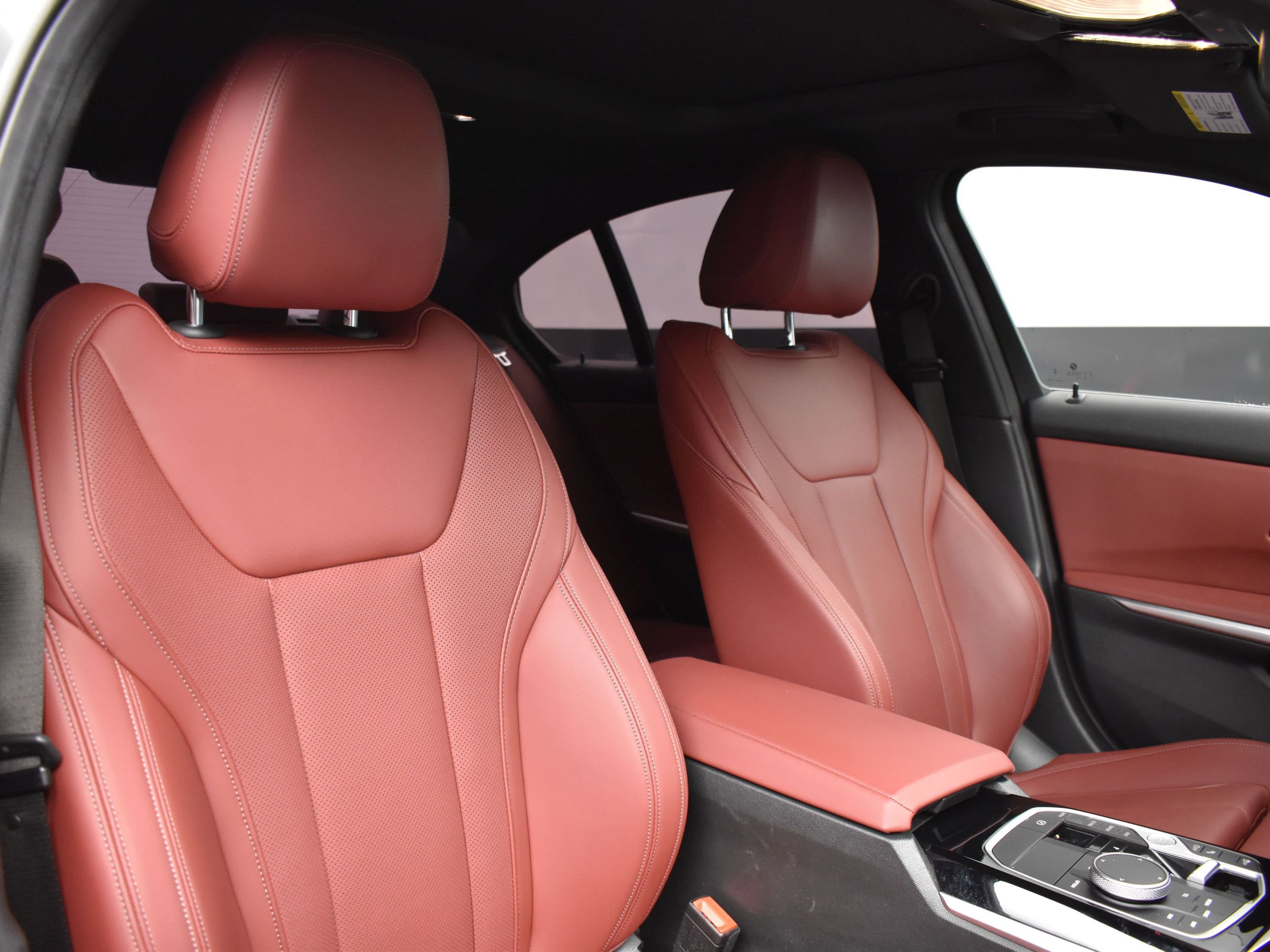 Used 2024 BMW 330i Sedan w/ Convenience Package image 18