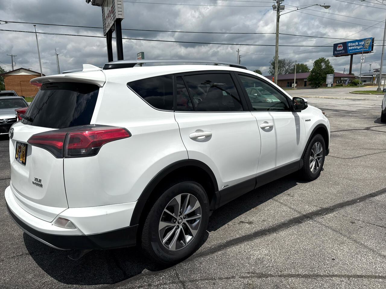 Used 2018 Toyota RAV4 XLE image 6