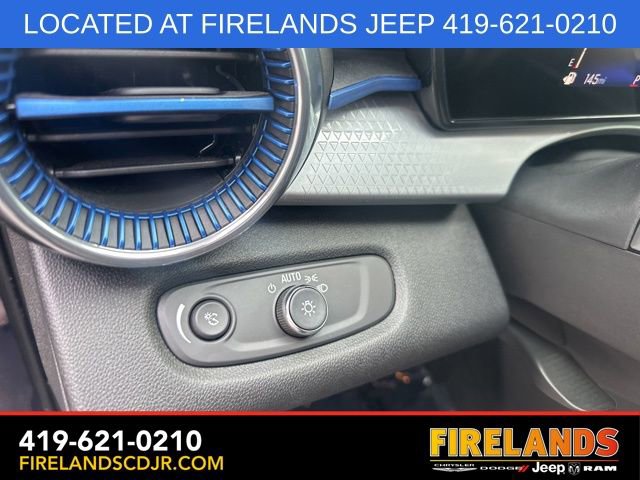 Used 2024 Chevrolet Trax LT w/ Driver Confidence Package image 18