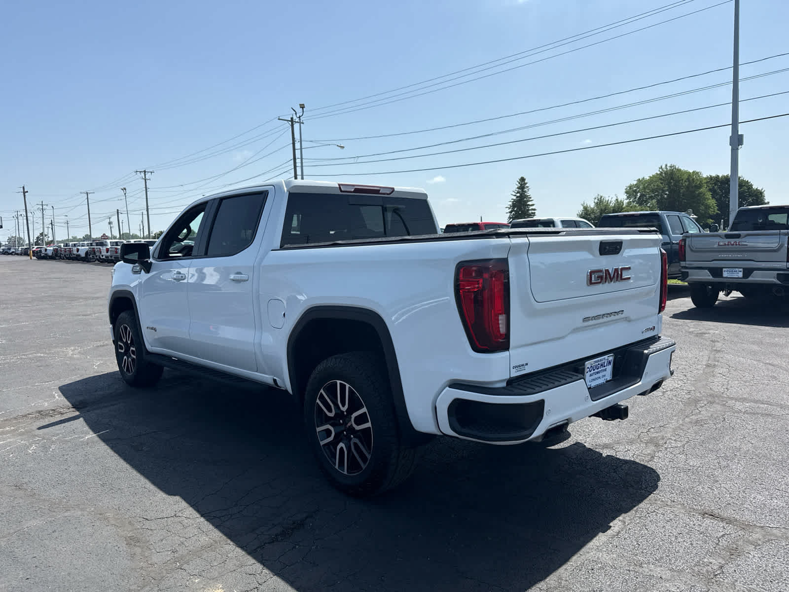 Certified 2022 GMC Sierra 1500 AT4 w/ AT4 Premium Package AWD/4WD image 3