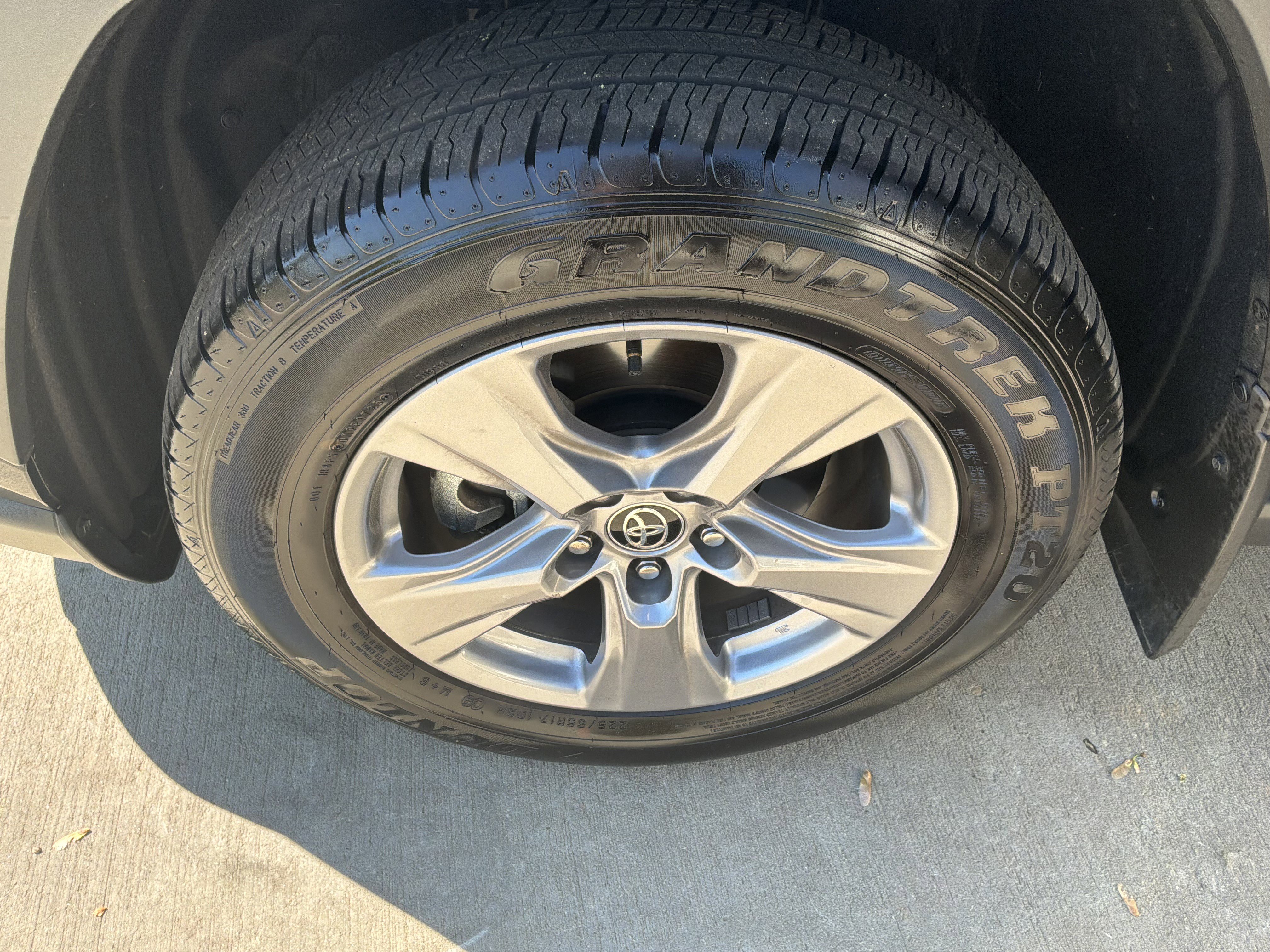 Used 2025 Toyota RAV4 XLE w/ Convenience Package image 17