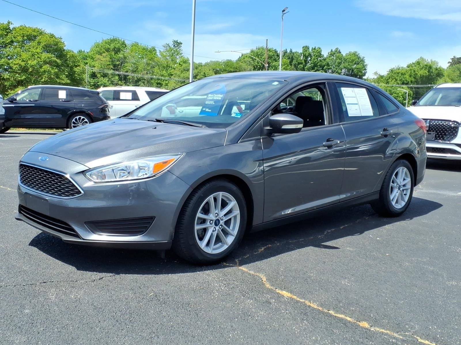 Used 2018 Ford Focus SE w/ Cold Weather Package FWD image 4