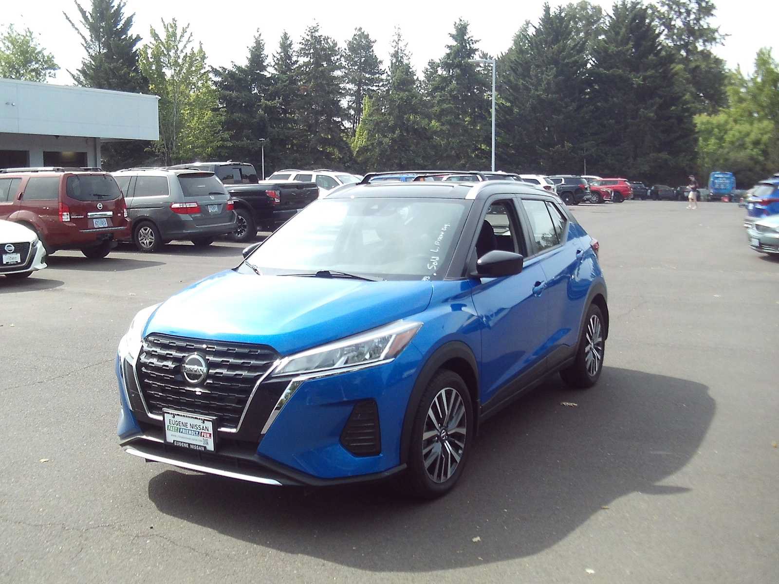 Used 2021 Nissan Kicks SV w/ Exterior Package FWD image 1