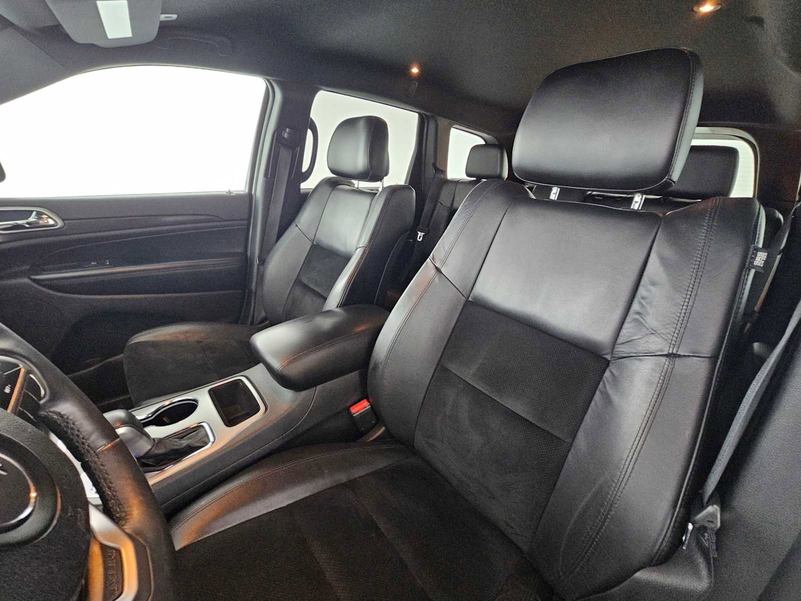 Used 2018 Jeep Grand Cherokee Altitude image 21