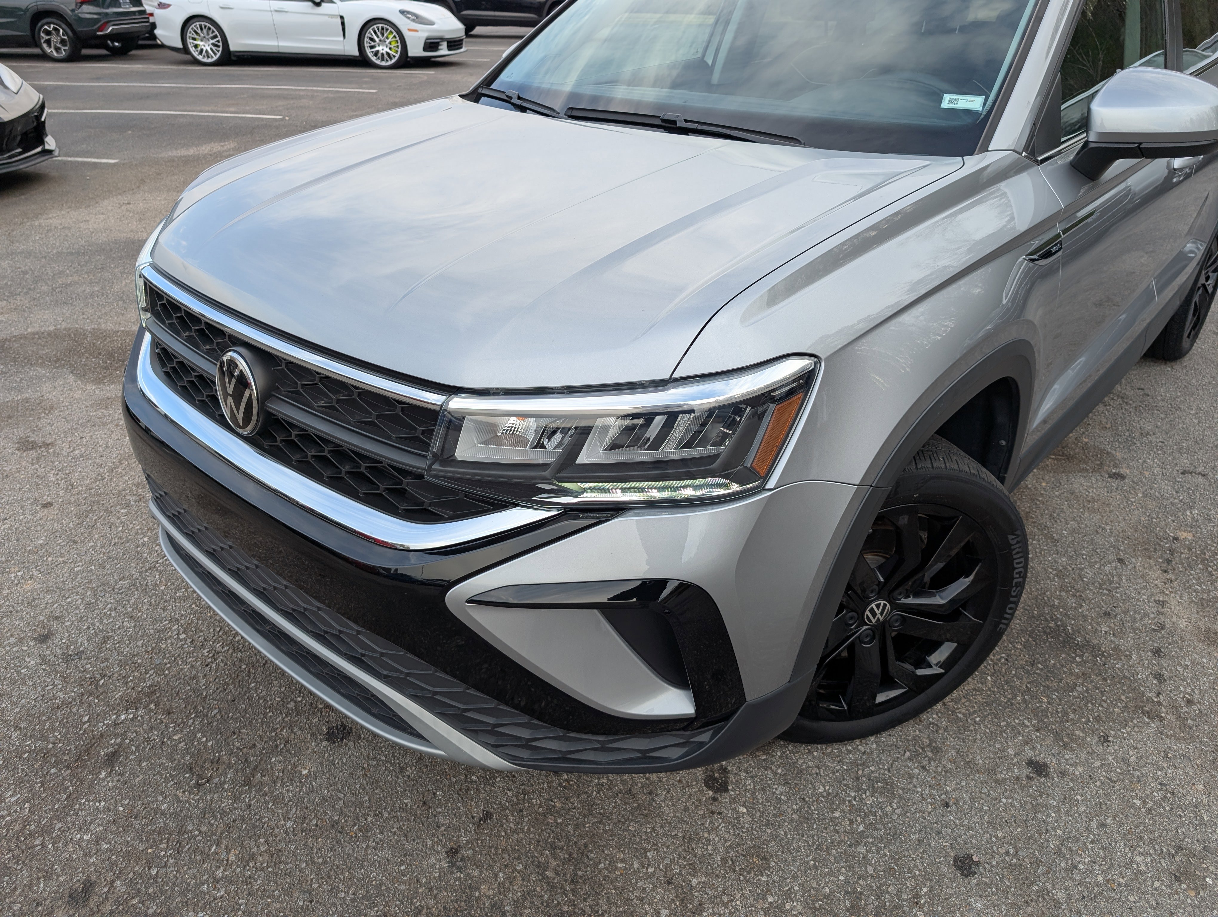 Used 2023 Volkswagen Taos SE w/ Black Wheel Package image 13