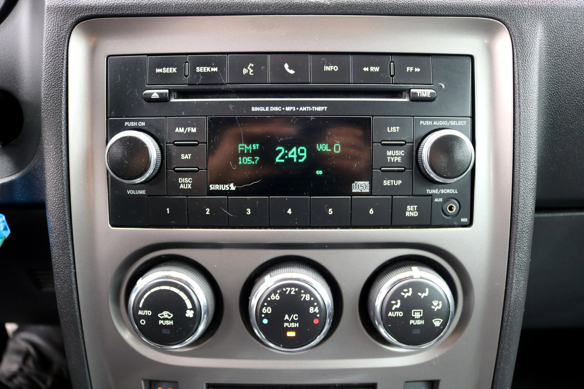 Used 2014 Dodge Challenger SXT image 21