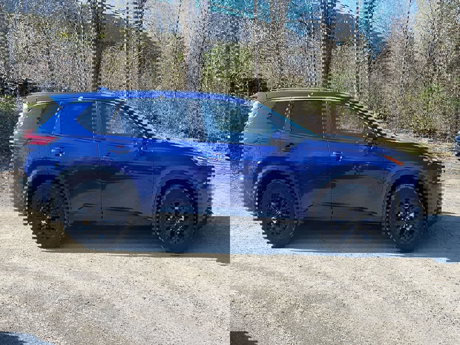 Used 2022 Nissan Rogue SV image 9