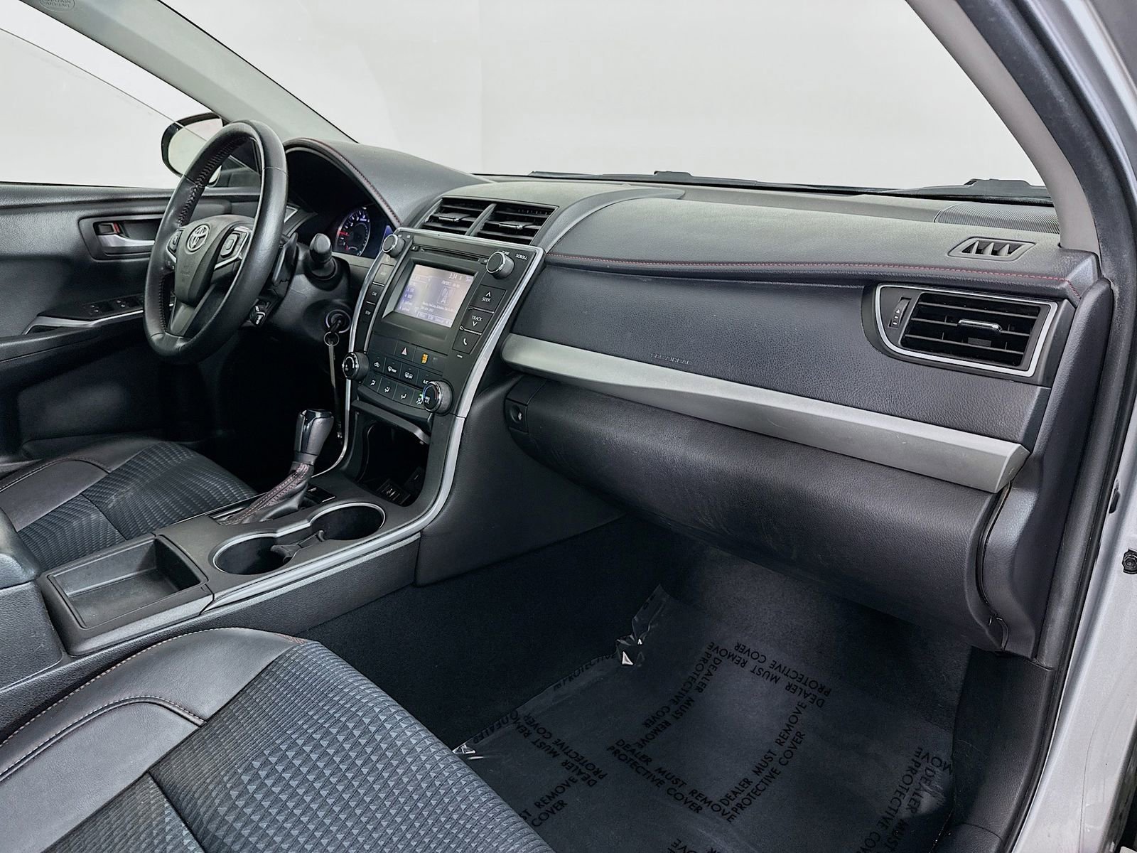 Used 2015 Toyota Camry SE FWD image 26