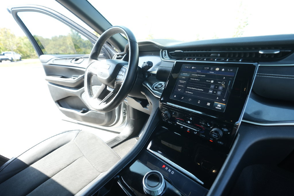 Used 2021 Jeep Grand Cherokee L Laredo RWD image 39
