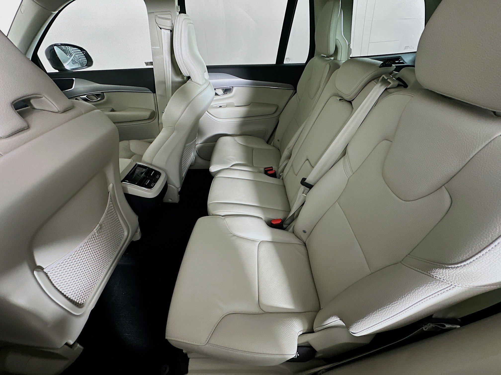 Used 2024 Volvo XC90 B5 Core w/ Protection Package Premier image 29