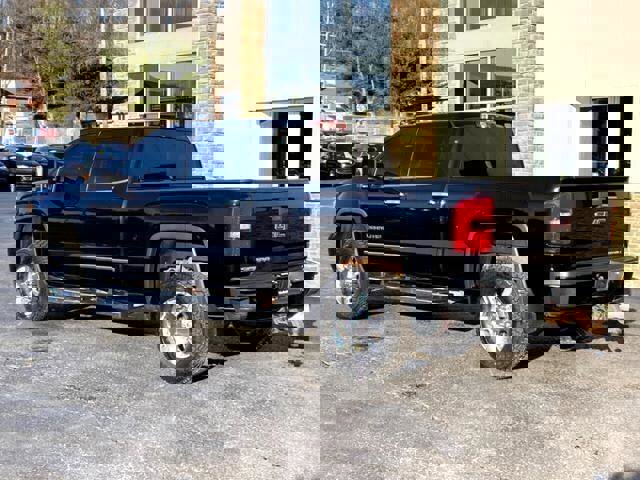 Used 2015 GMC Sierra 3500 Denali w/ Duramax Plus Package image 3