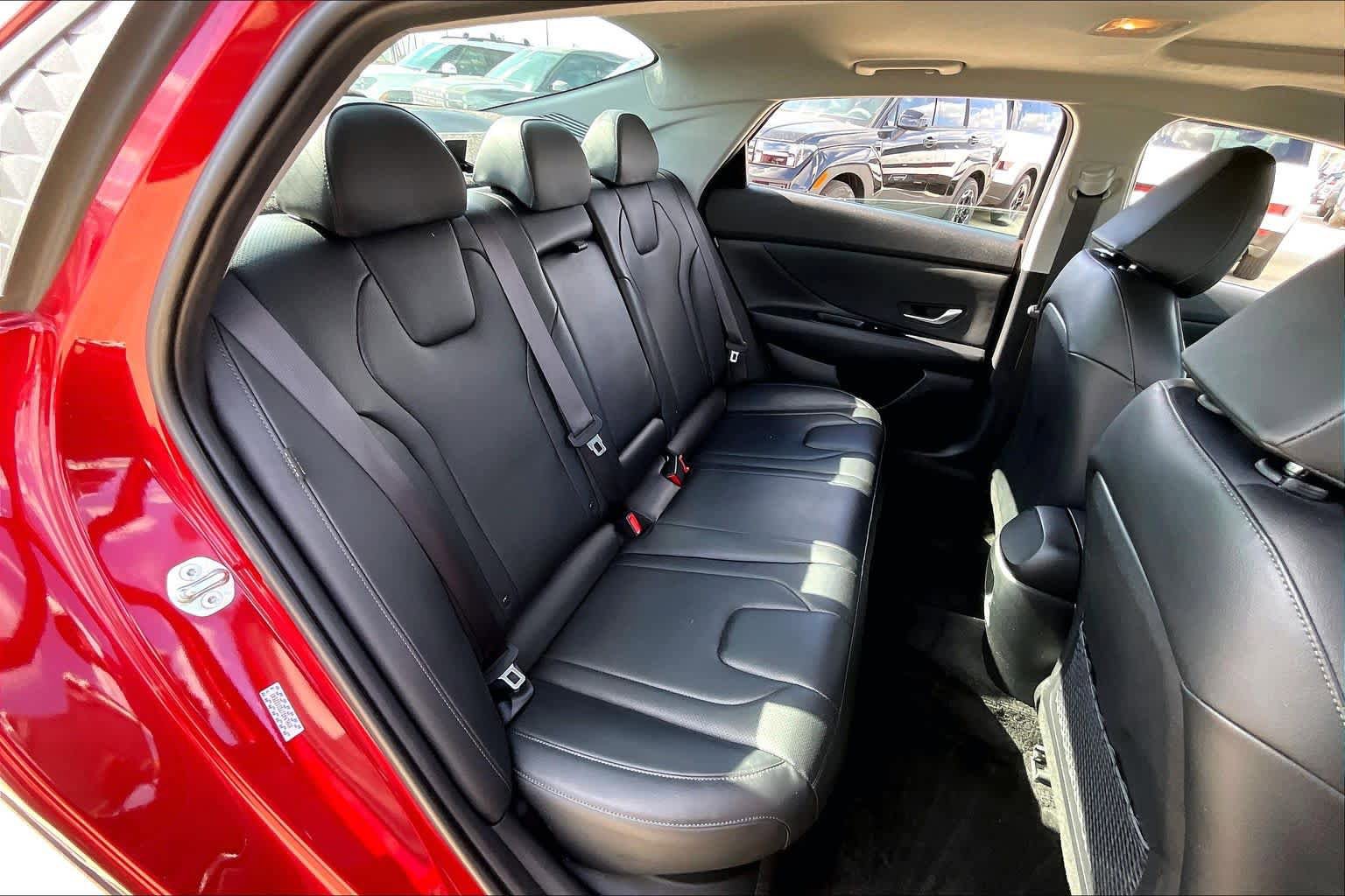 Certified 2025 Hyundai Elantra Limited FWD image 19