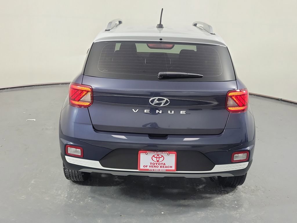 Used 2024 Hyundai Venue Limited FWD image 6