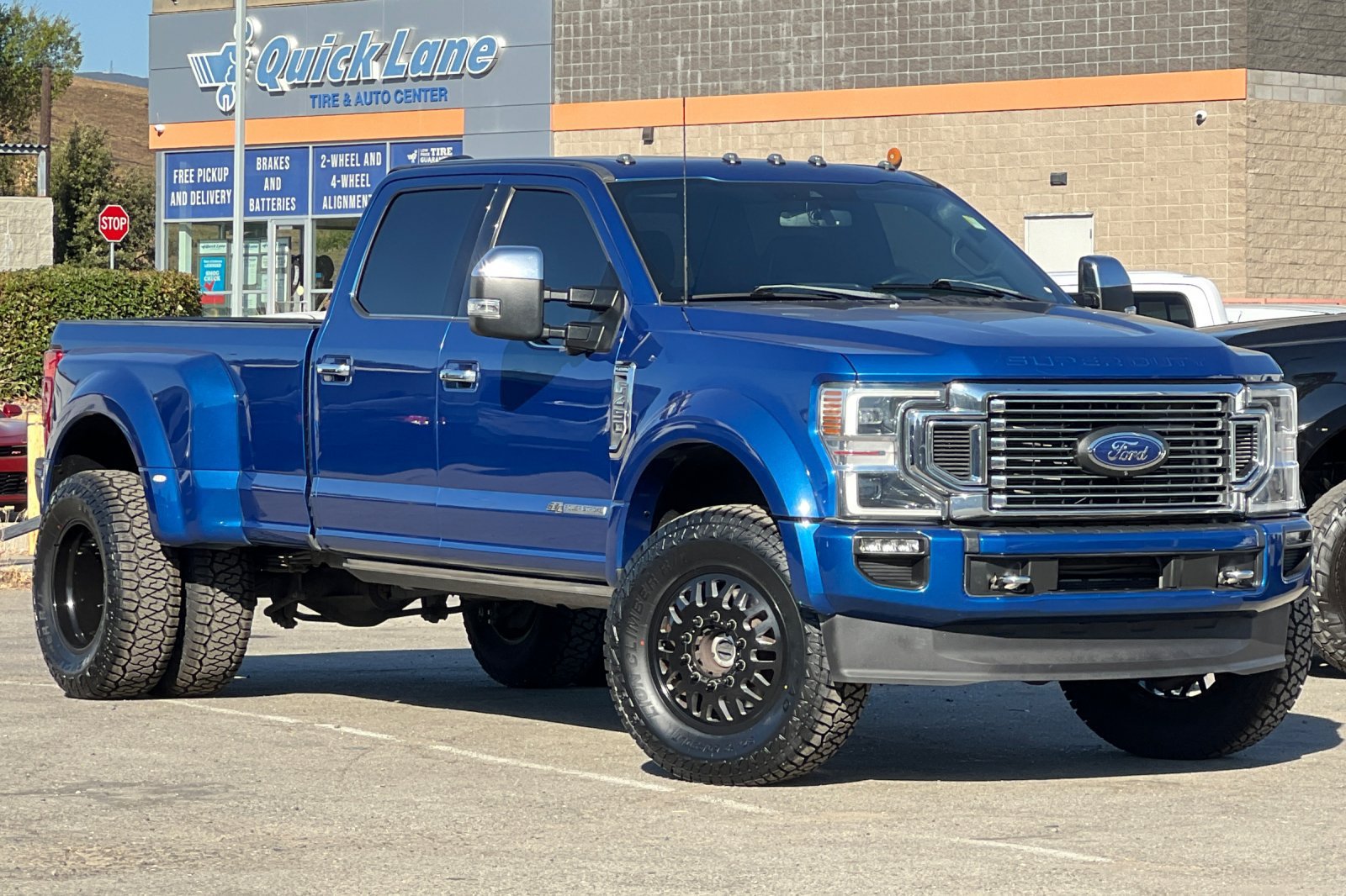 Used 2022 Ford F450 Platinum w/ FX4 Off-Road Package AWD/4WD image 2
