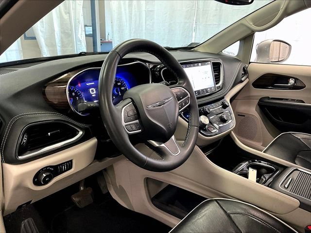 Used 2022 Chrysler Pacifica Limited AWD/4WD image 12