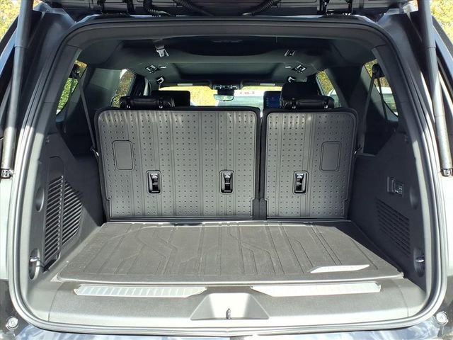 New 2026 Chevrolet Suburban Premier image 3
