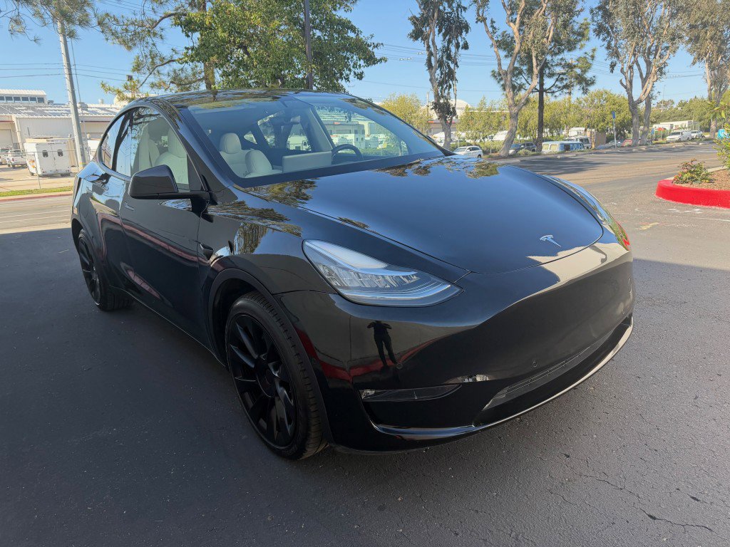 Used 2022 Tesla Model Y Long Range AWD/4WD image 2