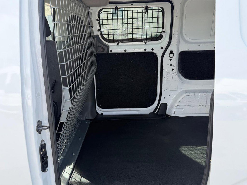 Used 2021 Nissan NV200 SV w/ Sliding Door Glass Package image 21