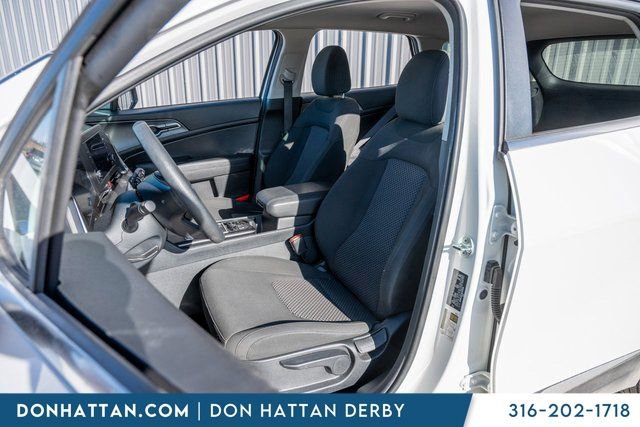 Used 2024 Kia Sportage LX image 4