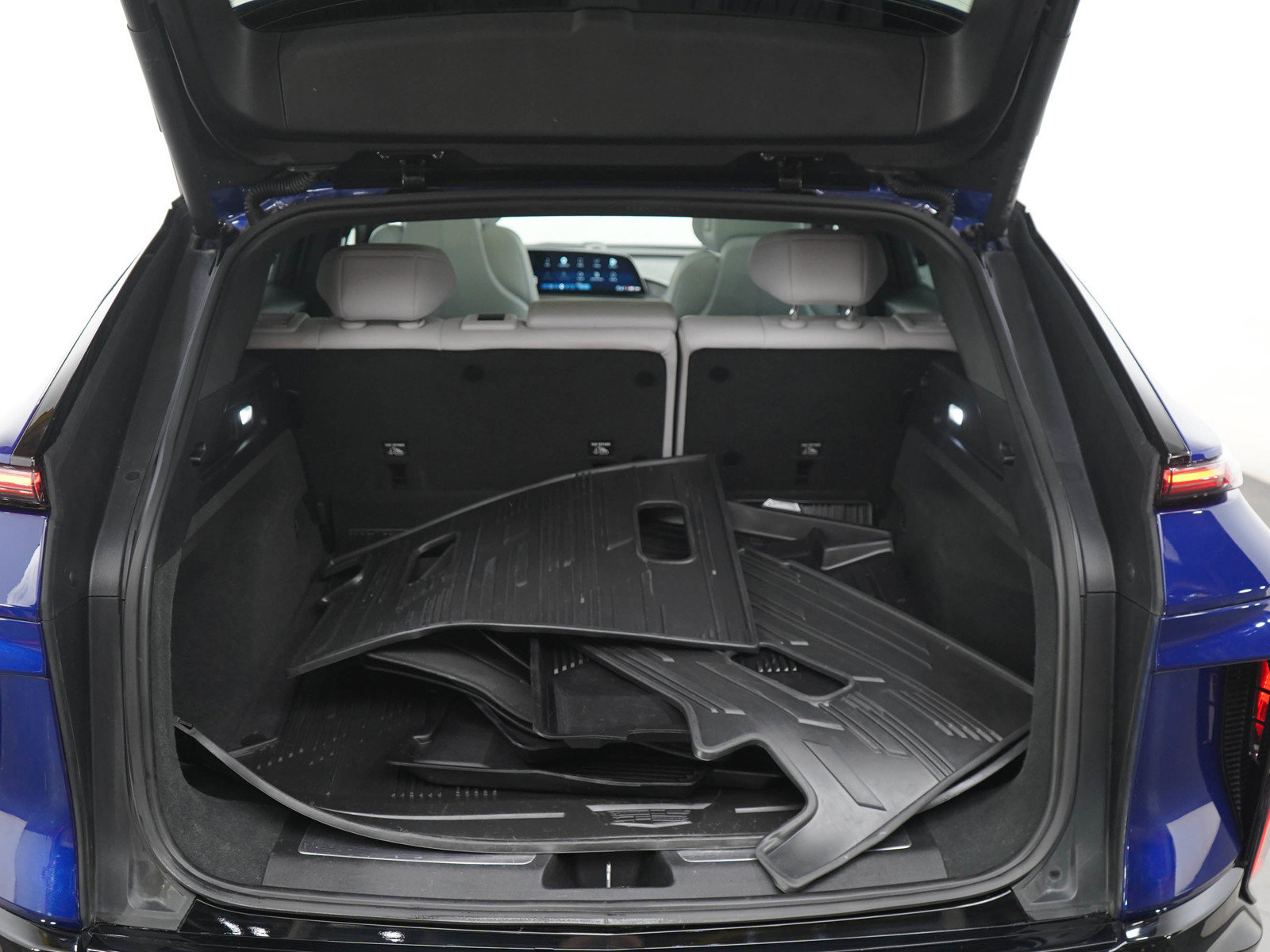 Used 2024 Cadillac Lyriq Sport w/ LPO, Floor Liner Package AWD/4WD image 15